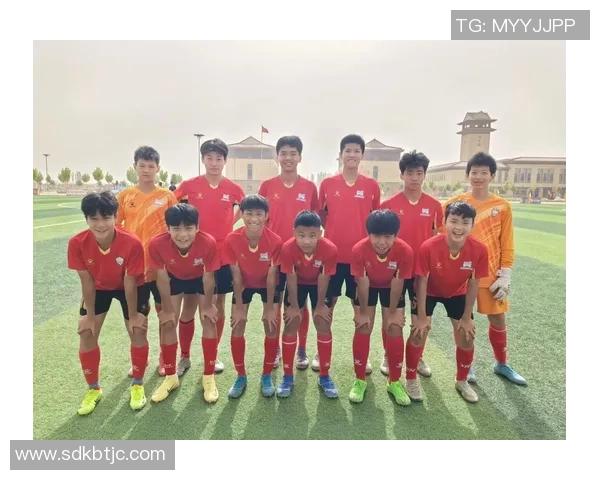 从贫困家庭到绿茵场传奇这些足球巨星如何用汗水书写自己的逆袭人生