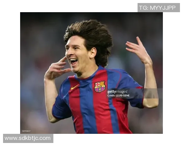 足球场上的传奇绰号解析 从梅西的小跳蚤到C罗的怪兽魅力 足球场上的传奇绰号解析 从梅西的小跳蚤到C罗的怪兽魅力