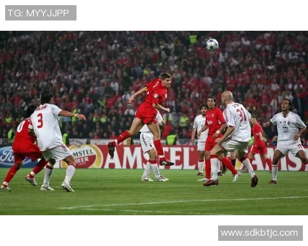 足球四大球星胜利动作精彩回顾与深度解析展现球场上的巅峰瞬间 足球四大球星胜利动作精彩回顾与深度解析展现球场上的巅峰瞬间