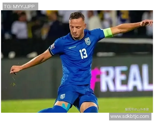 扎辫球星引领足球潮流 探索个人风格与团队配合的完美结合